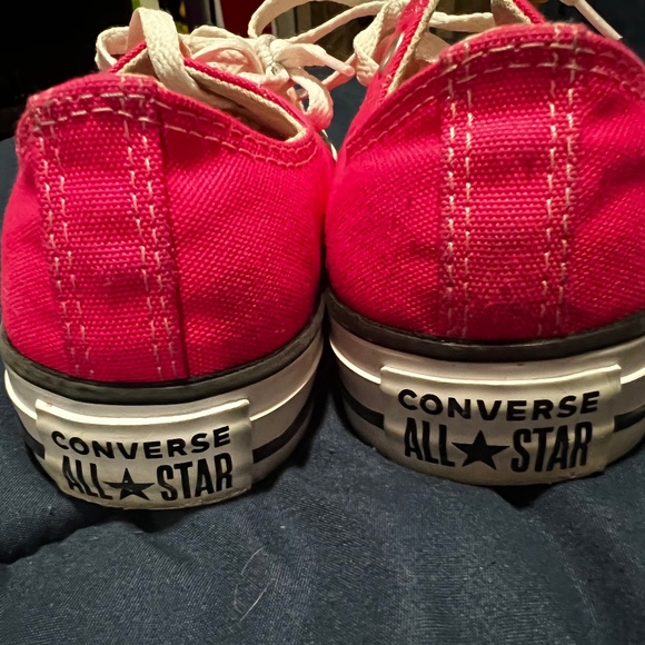 Women’s size 6 men’s size 4 hot pink converse shoes gently used - Picture 1 of 5
